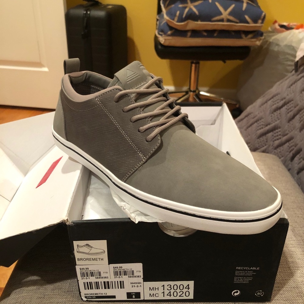 Never worn casual dress shoe